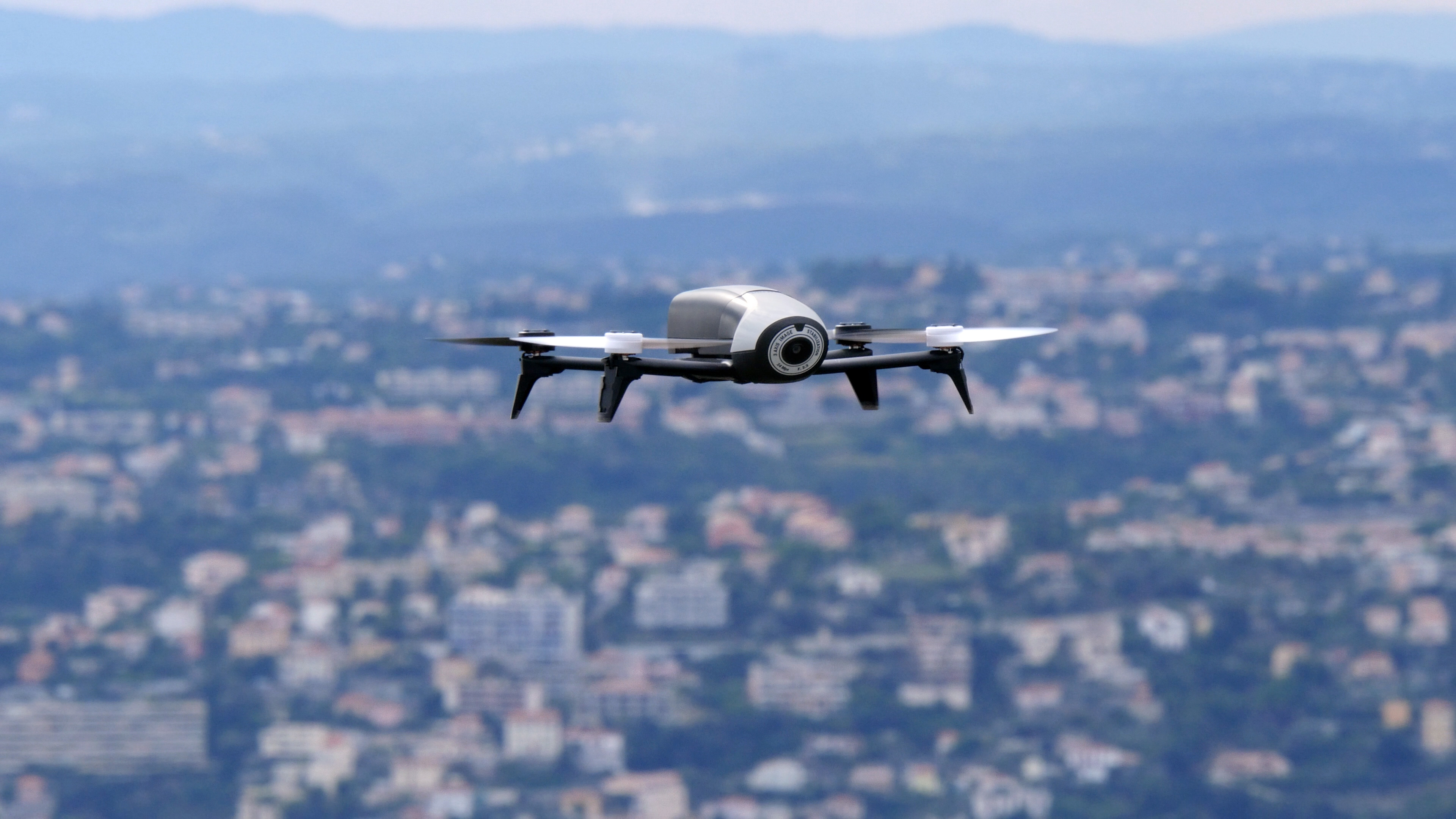 Parrot Bebop Drone 2 дрона в полете