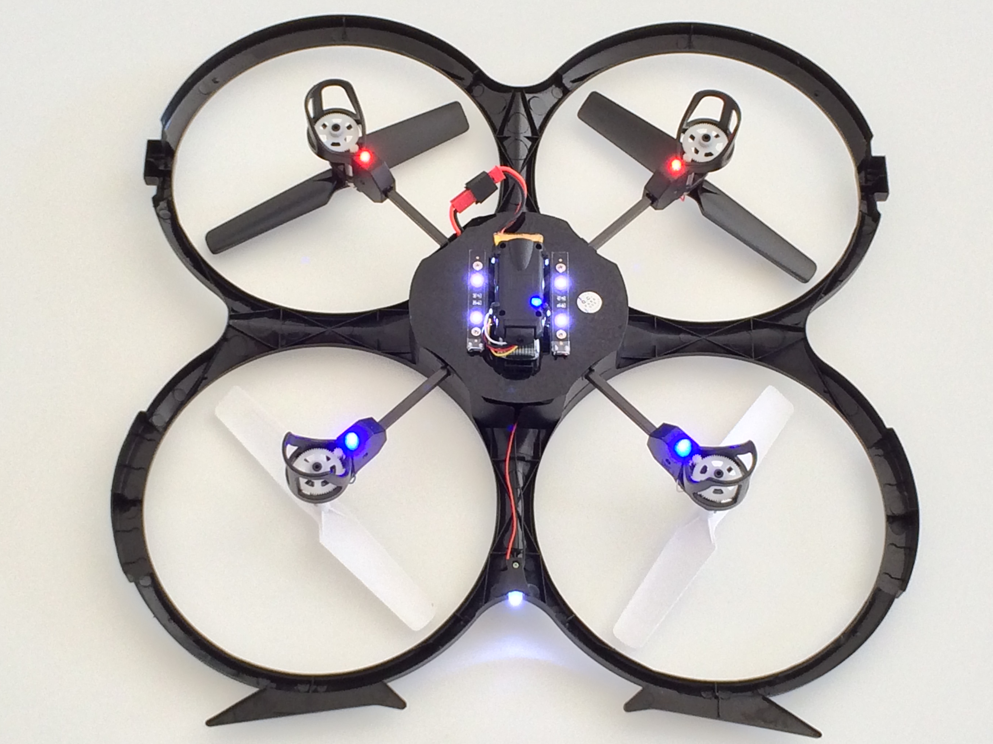 квадрокоптер Udi U818A 2.4GHz вид с низу
