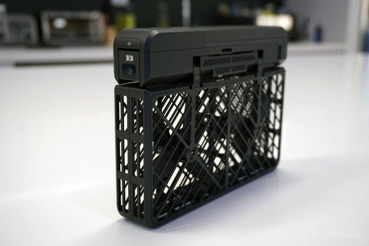 Hover Passport Camera Drone в сложенном виде